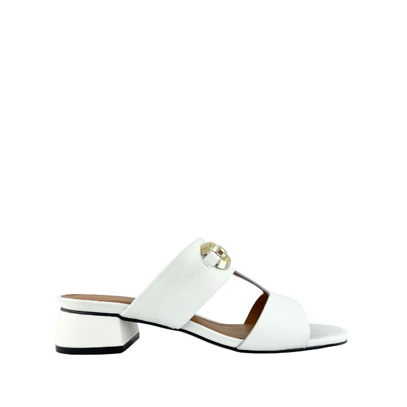 Sandalia de tacón medio