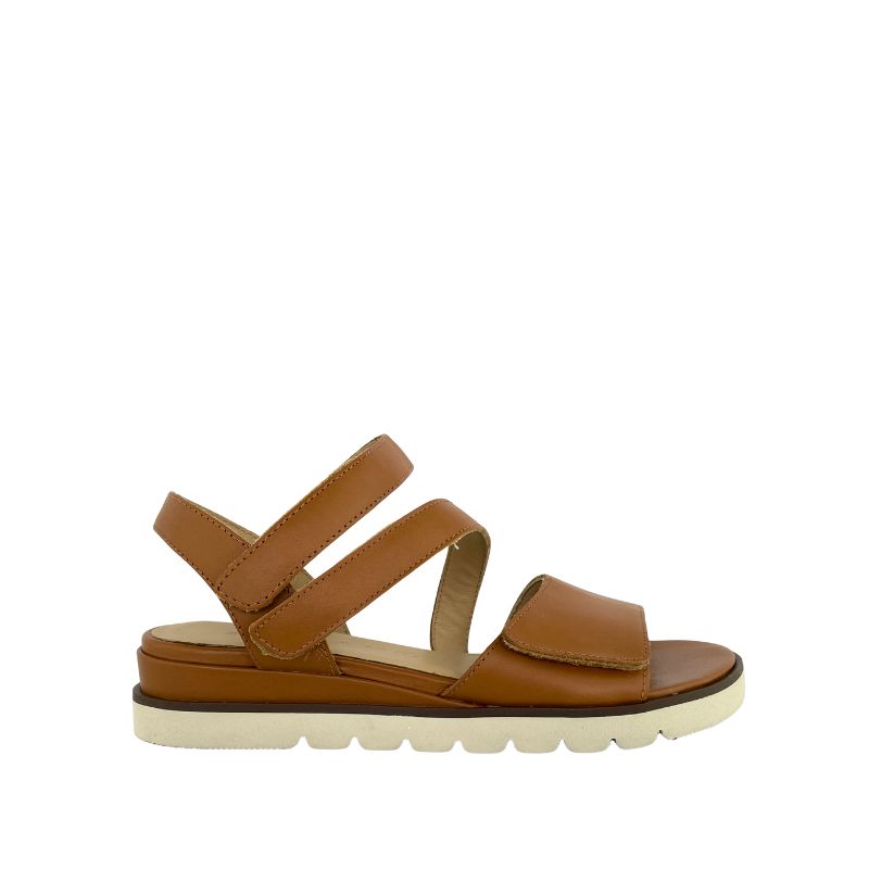 Sandalia de cuña media