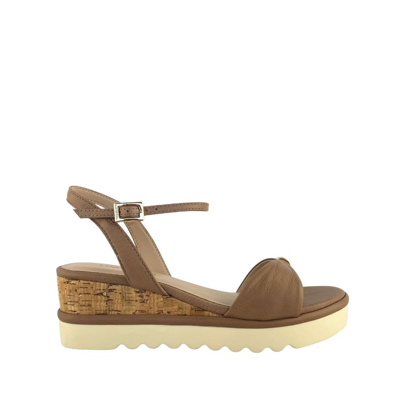 Sandalia de cuña media