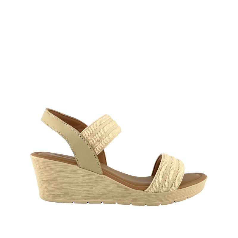 Sandalia de cuña media