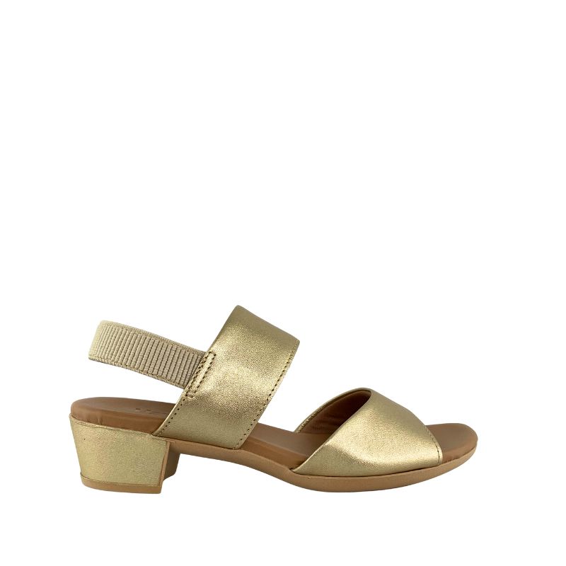 Sandalia de tacón medio