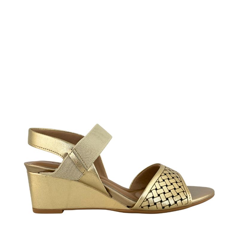 Sandalia de cuña media