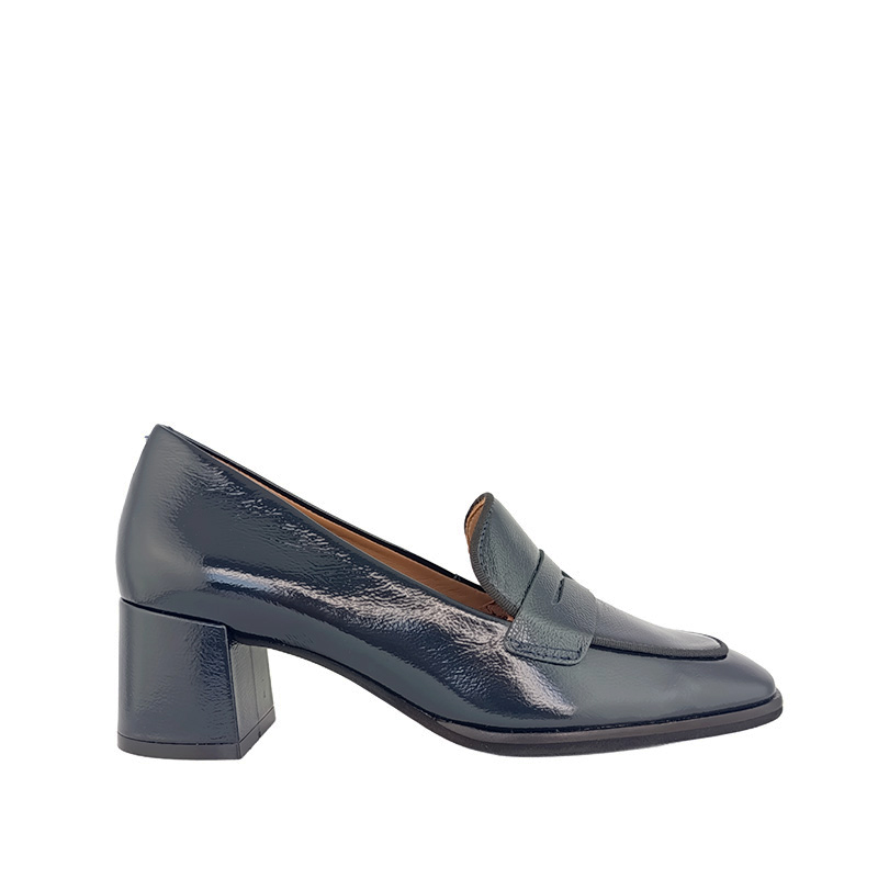 Mocasín de tacón alto