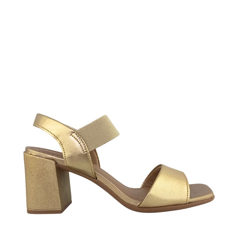 Sandalia de tacón alto